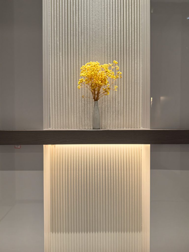 Great-Wall-Board - Hotel lobby
