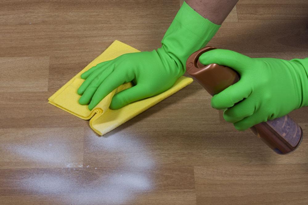 Small-area cleaning of SPC floor stains