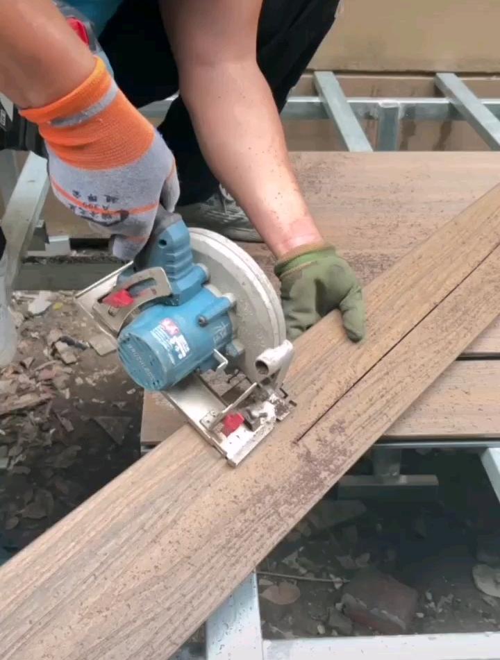Cutting SPC Flooring